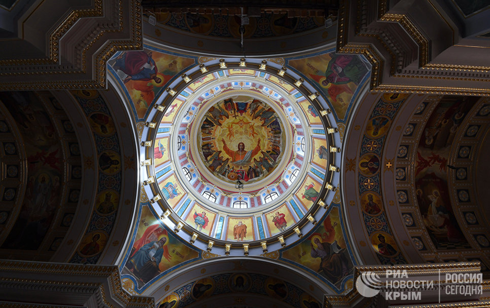 Экскурсии по святым местам в Крыму на Новый год - собор Александра Невского